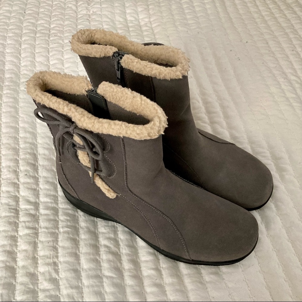 Clarks Boots - size 7.5